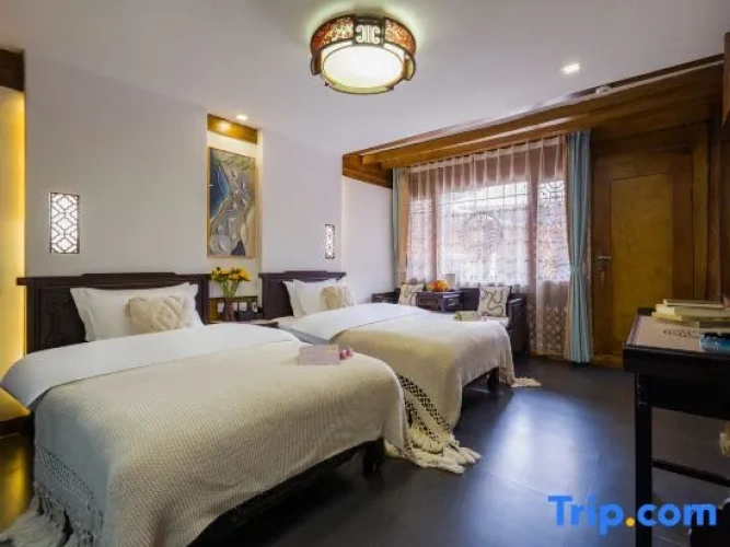 Standard Twin room with courtyard view