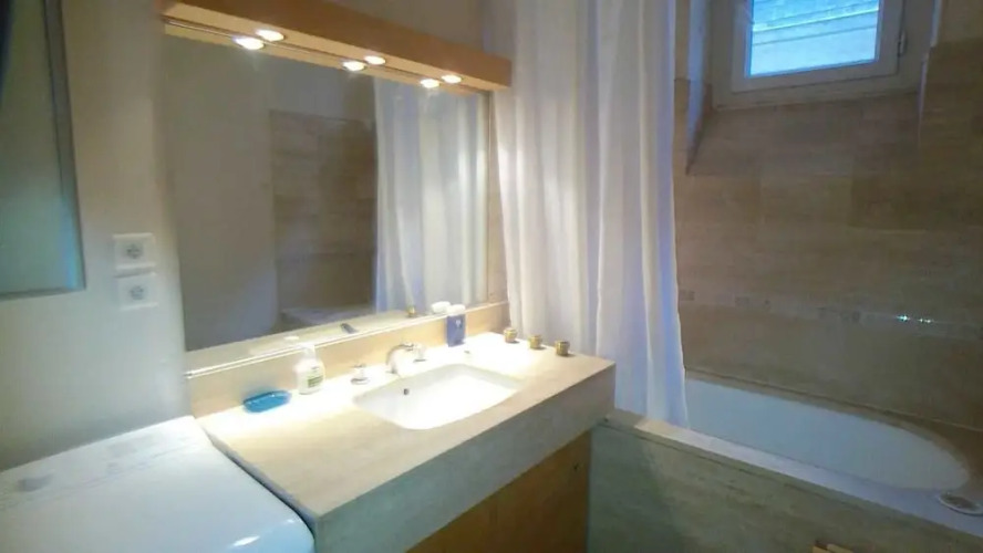 Saint Michel Free Parking Apartments - Image 15