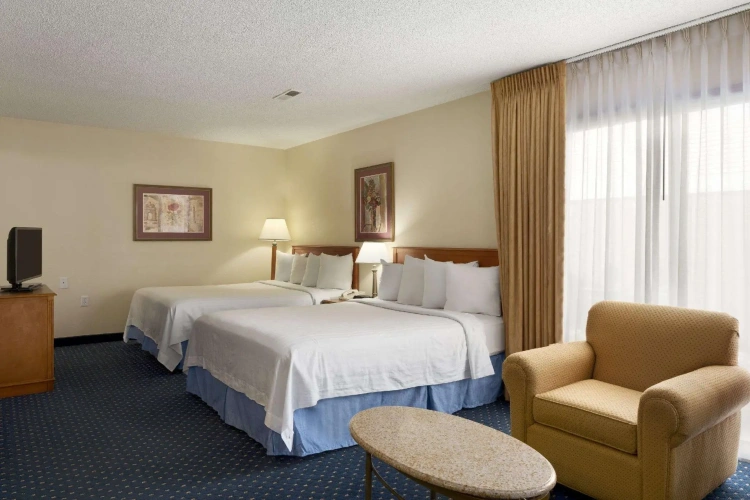 Deluxe Quadruple Suite