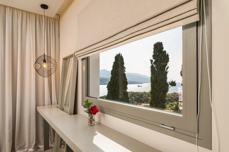 Apartment with balcony and with sea view