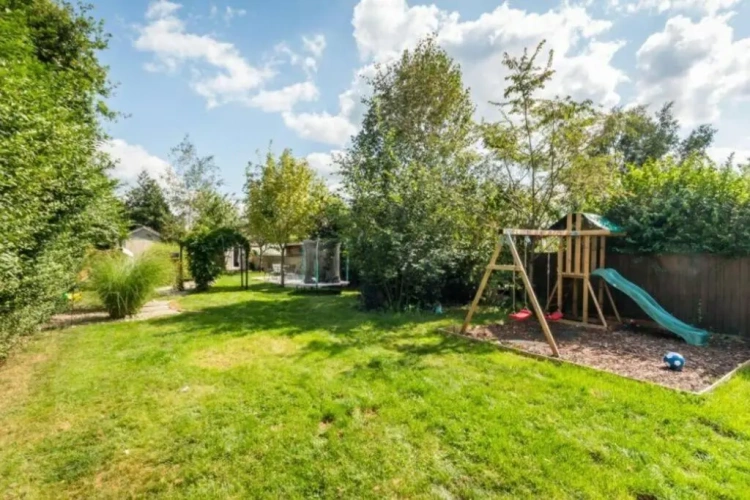 4 Bedrooms Cottage