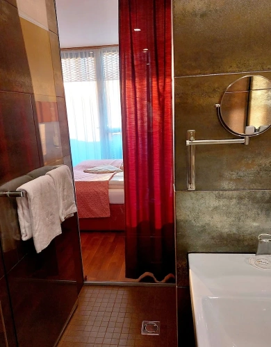 Comfort room