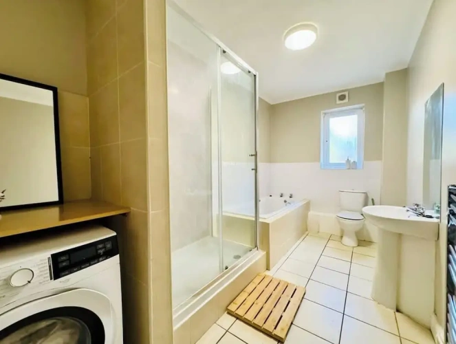 4 BR House 13 min Walk to Tattersalls Private Garden Parking