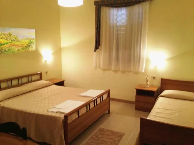 Standard Triple room