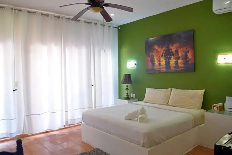 Standard Double room with partial ocean view