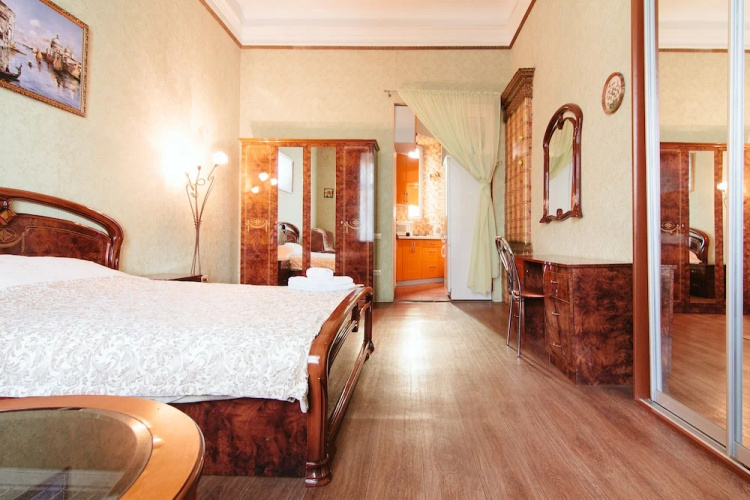 Rent Express Chervony 11