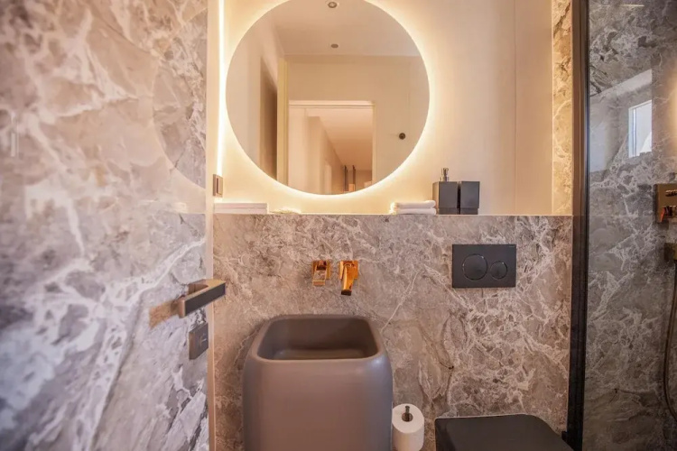 Kira Central Hvar