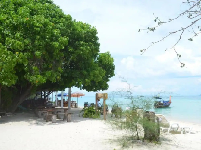 Koh Ngai Camping Restaurant