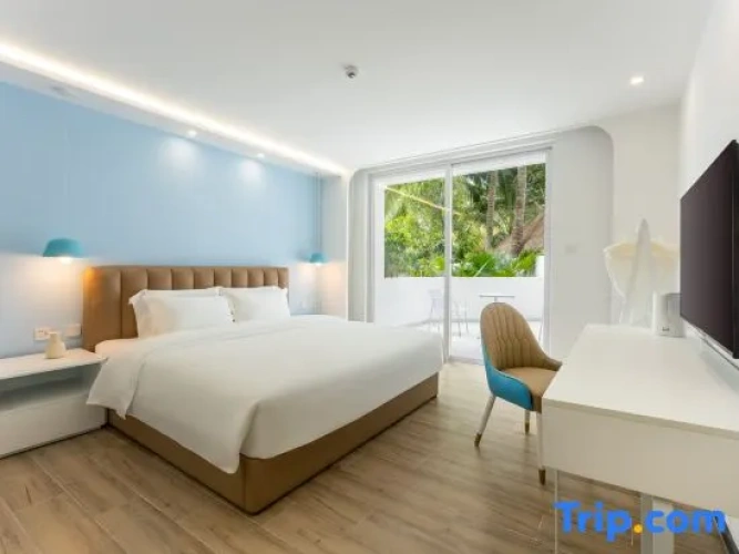 2 Bedrooms Family Suite with courtyard view