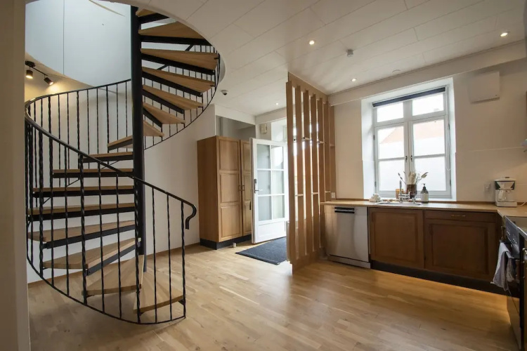 Stylish two floor Deluxe Apartment