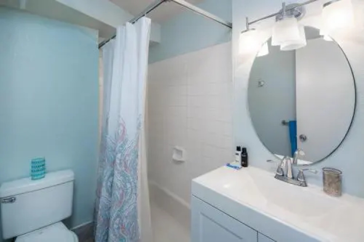 Modern Waikiki Sleek Studio