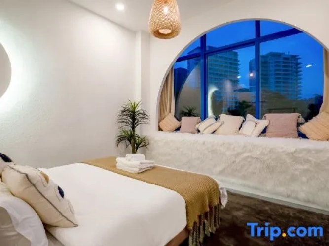 6 Bedrooms Family Villa