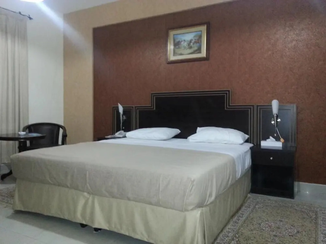 Dolphin Hotel