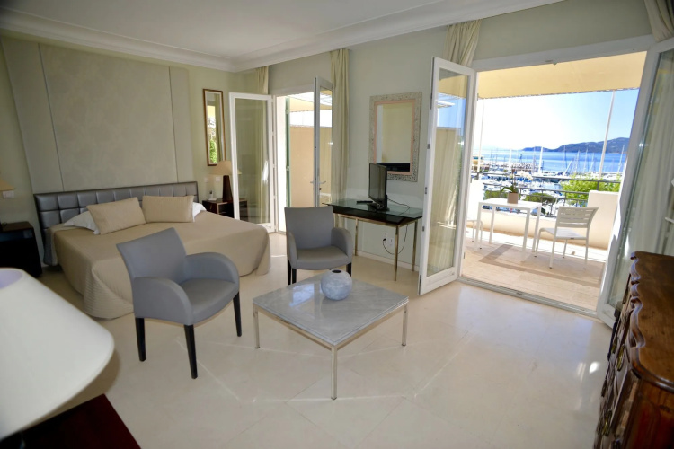 Auberge De La Calanque