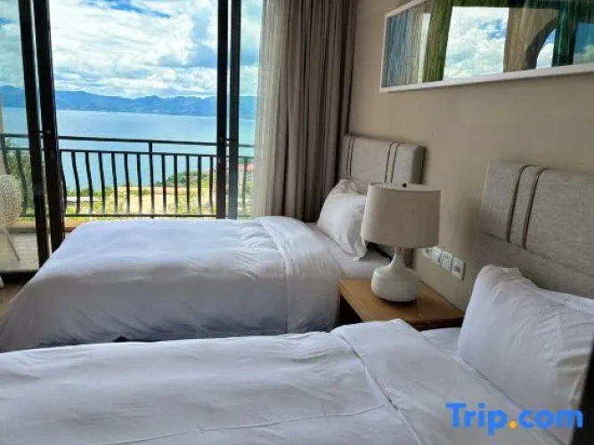 2 Bedrooms Grand Suite with lake view