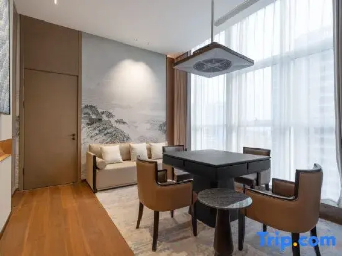 Dongfang Huayi Hotel