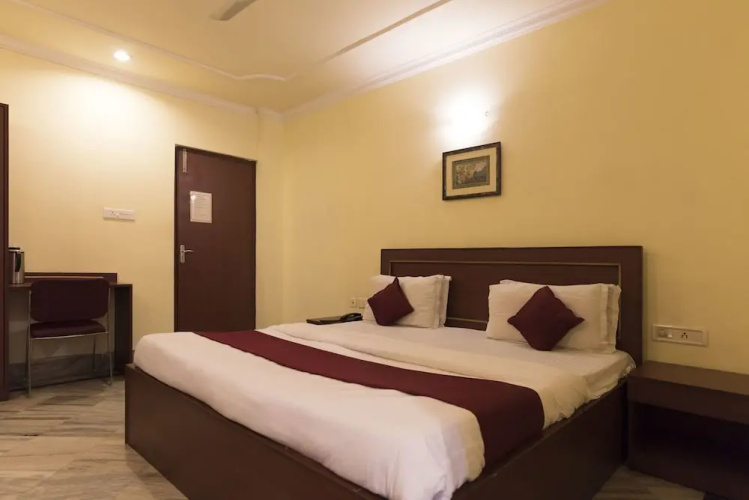 OYO 4209 Maurya Inn