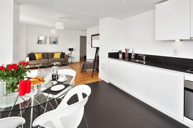 2 Bedrooms Apartment