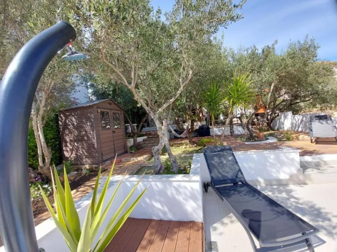 4 Bedrooms Cottage