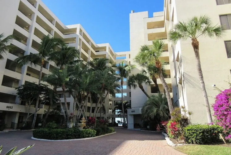 Sandarac 109B - 2 Br Condo