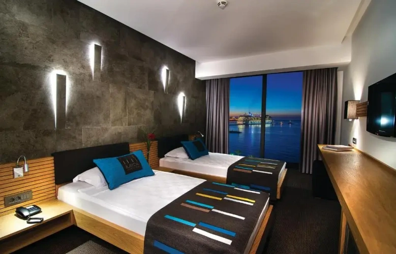 Standard Twin room with sea view