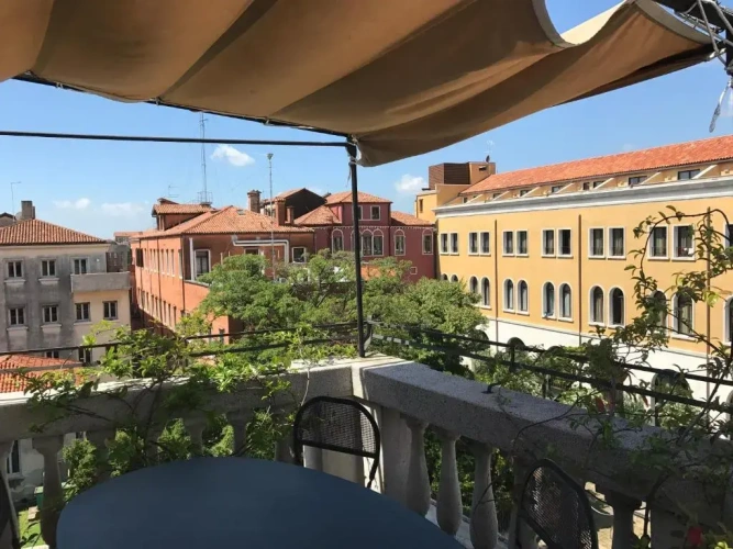 Deluxe Apartment
