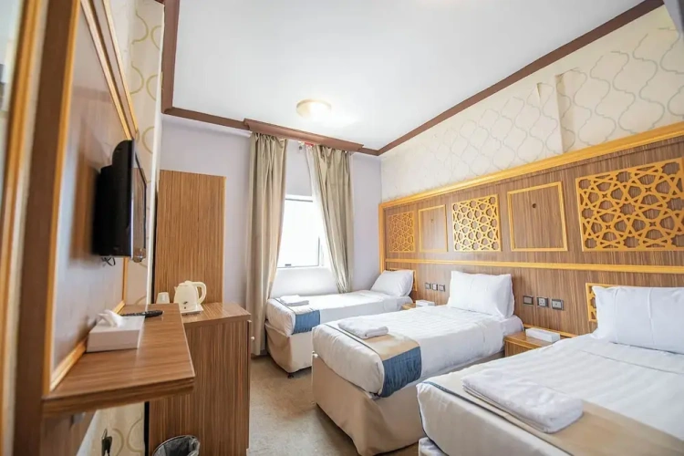 Standard Triple room