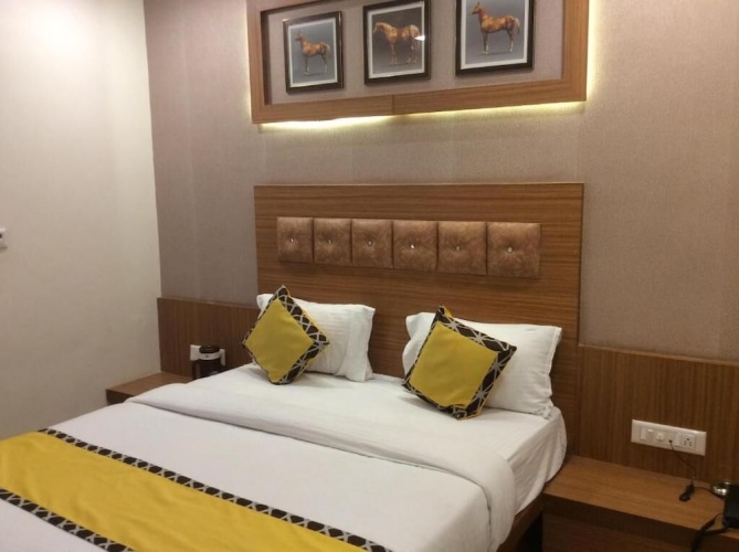 Deluxe Double room with city view