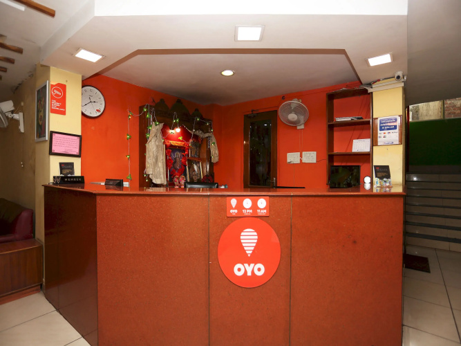 OYO 10685 Hotel Centre Point
