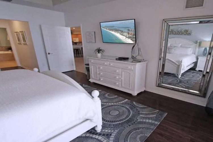 806 Harborview Grande