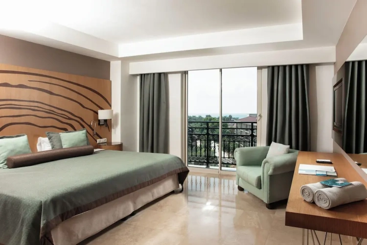 Family Quadruple Suite with garden view