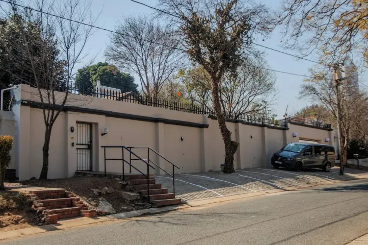 Sandton Hideout SPA and Accommodation