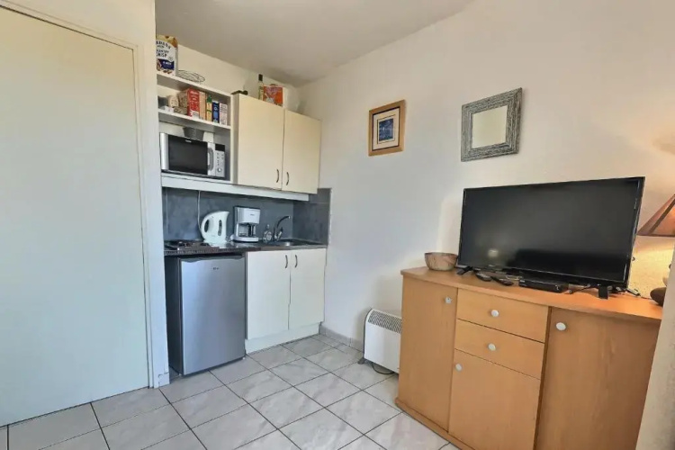 Studio cabine pour 4 personnes avec piscine commune