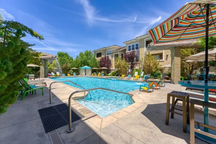 New Stylish 1BR Apt With Heated Pool Gym Yoga Studio