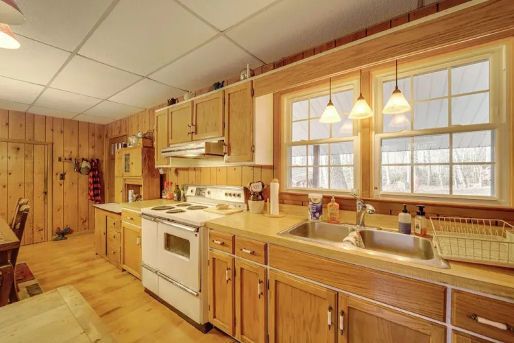 Rustic Linville Falls Cottage w/ Fire Pit!