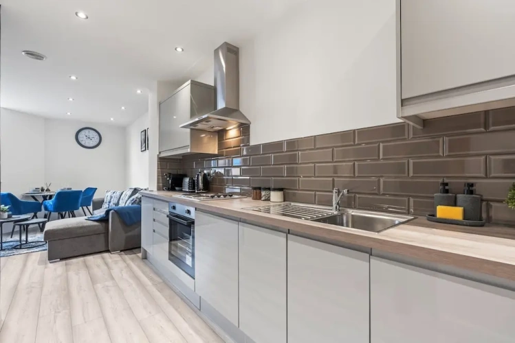 2 Bedrooms Apartment with city view