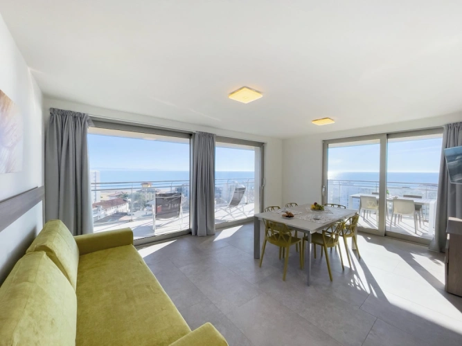 2 Bedrooms Apartment with balcony and with city view