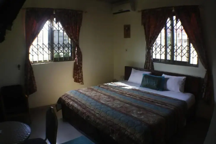 Dokua Royal Hotel