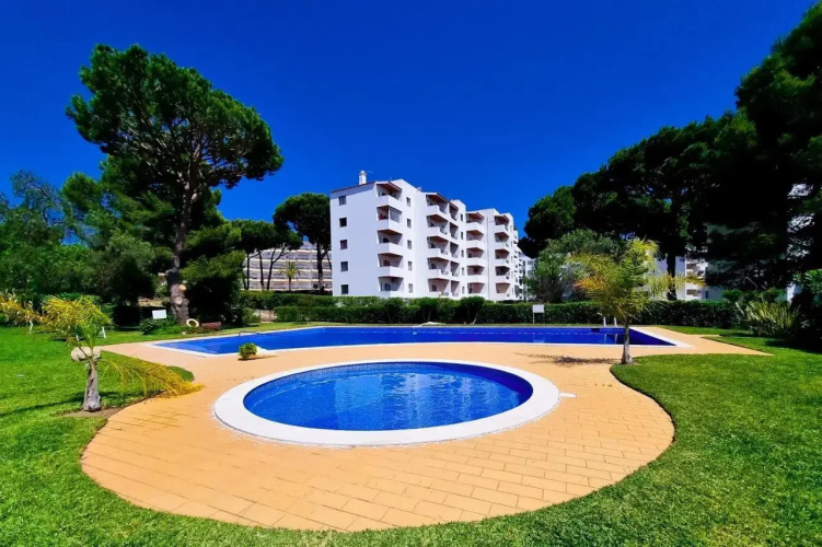 Tenis Golfmar 409A - pool view