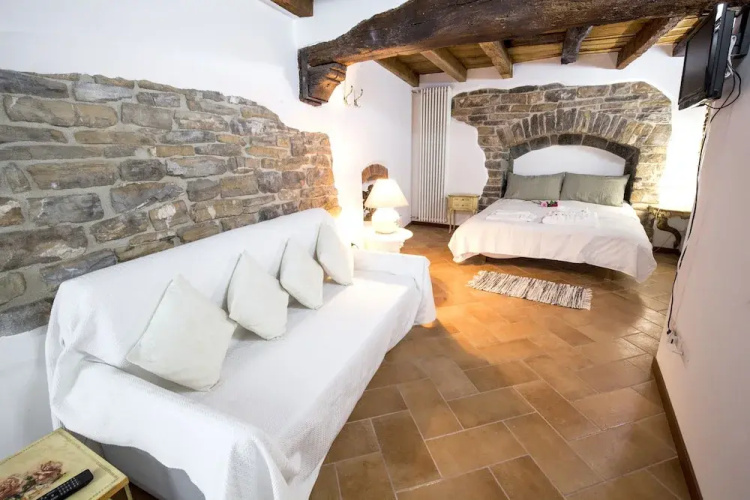 Porta Dipinta house