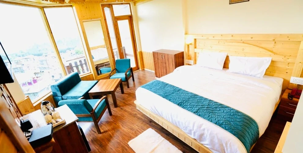 Standard room with balcony and with mountain view