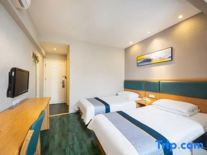 Standard Triple Family room