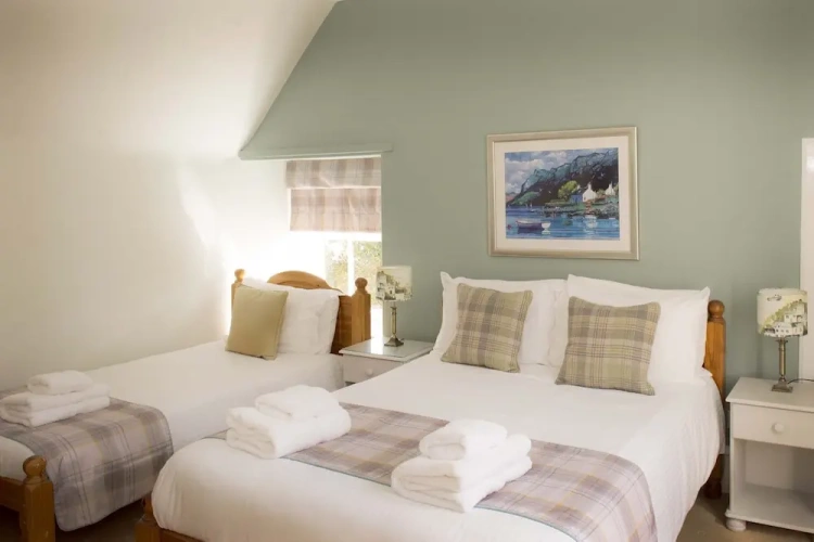 Standard Triple room