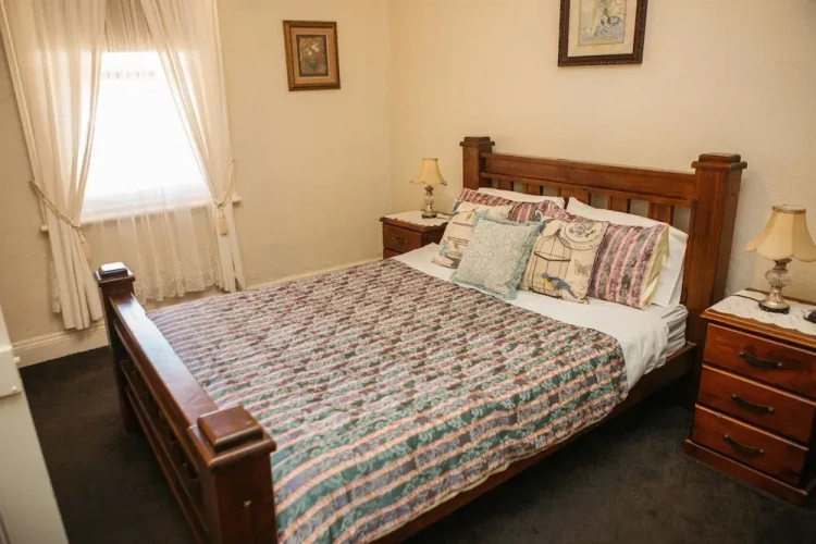 3 Bedrooms Cottage