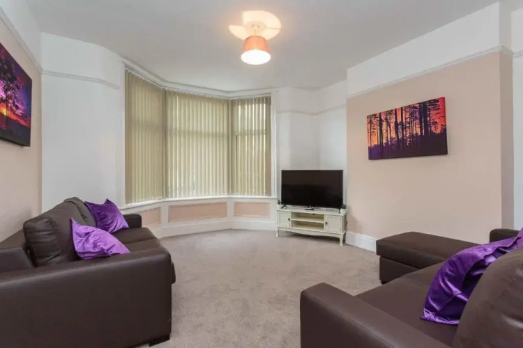 2 Bedrooms Apartment