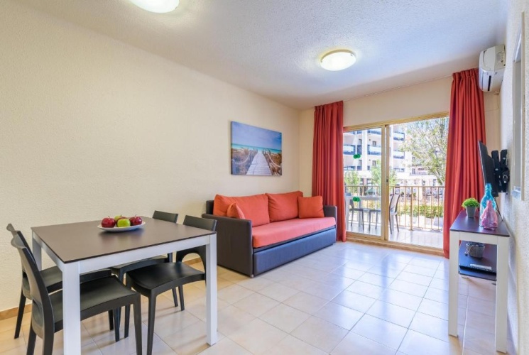 2 Bedrooms Apartment