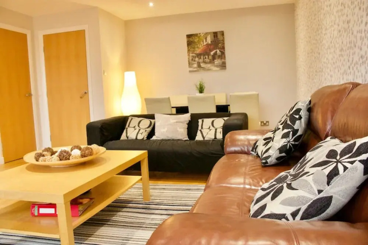 3 Bedroom Duplex Apartment In Edinburgh