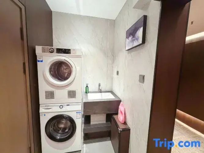 Youran Smart E-sports Apartment (Harbin West Station Xicheng Red Square)