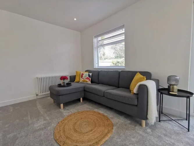 2 Bedrooms Bungalow