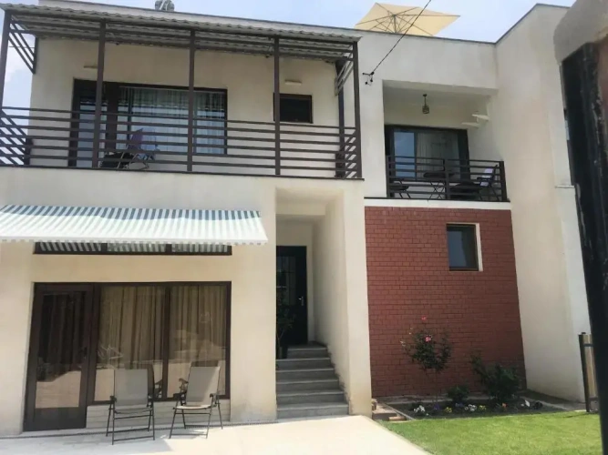 4 Bedrooms Cottage